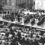 Chor und Orchester vor Publikum auf dem Freiberger Buttermarkt